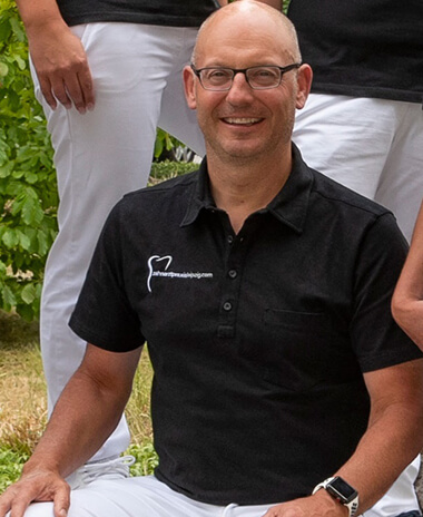 Zahntechnikermeister im Praxislabor